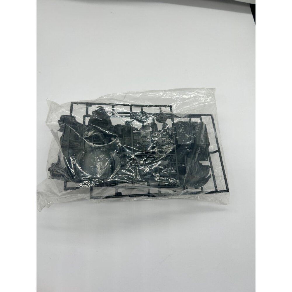 AMT Ertl 1989 Batman Batmobile 1/25 Model Kit 6877 Open Box - Picture 7 of 7
